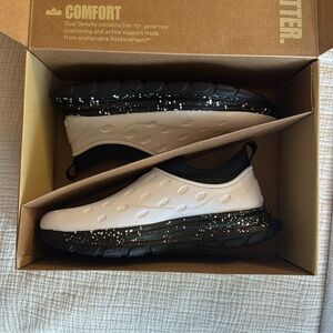 Kane Footwear Revive AC New with Tags